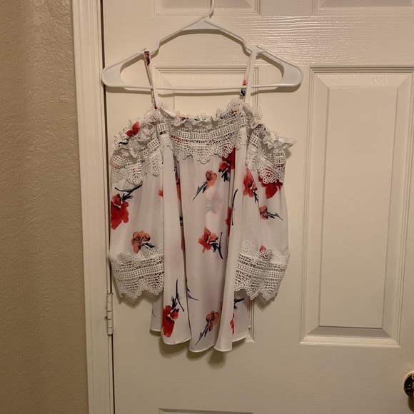 Midcut off shoulder shirt - Picture 2 of 4